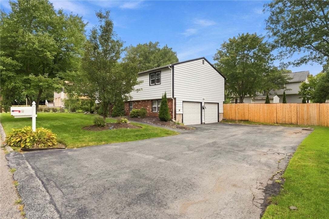 House in Johnston, Rhode Island, United States 3 - 18982437