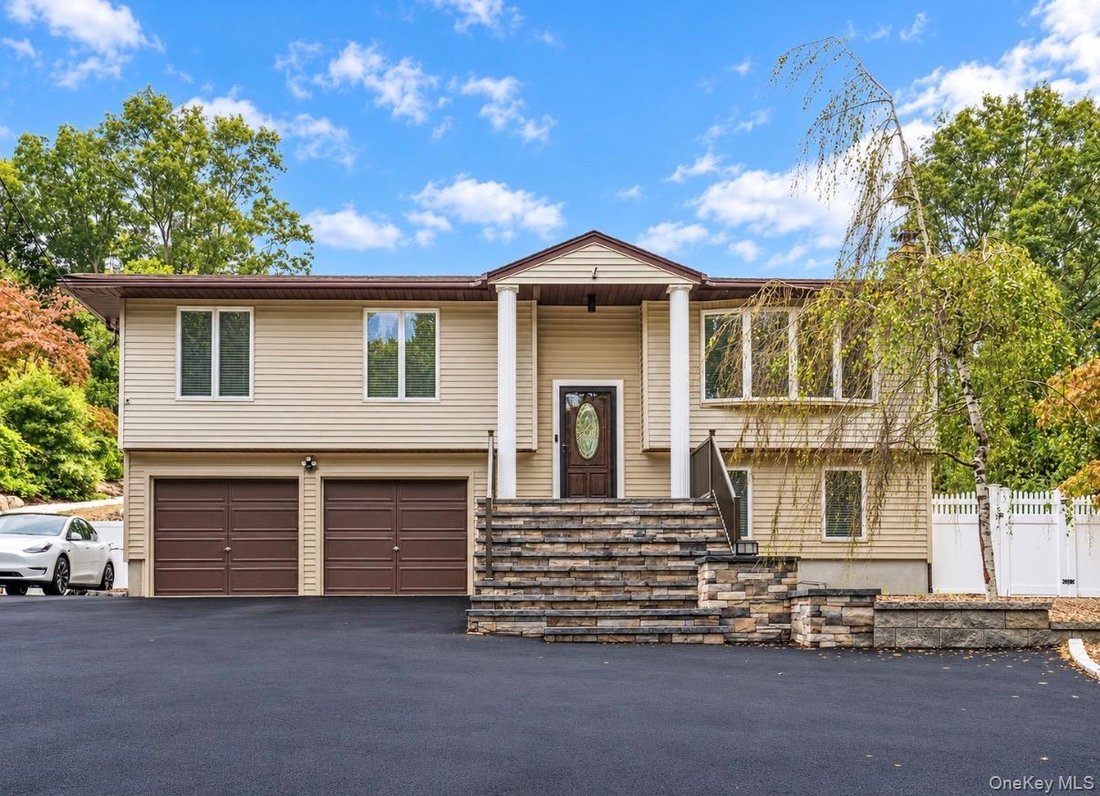 House in Smithtown, New York, United States 3 - 18982536
