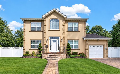 House in Merrick, New York, United States 1