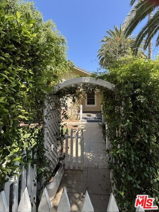 Santa Monica, California, United States 3 - 18982541