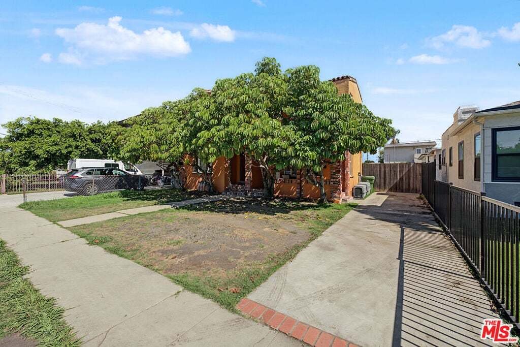 Los Angeles, California, United States 2 - 18740317