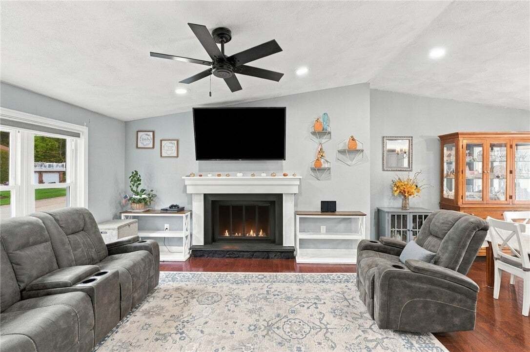 House in Johnston, Rhode Island, United States 4 - 18982437