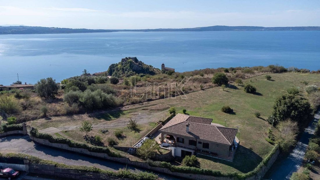 Villa in Trevignano Romano, Lazio, Italy 1 - 18982442
