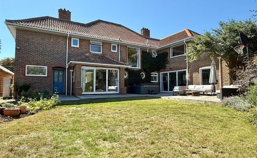 House in Milford on Sea, England 1