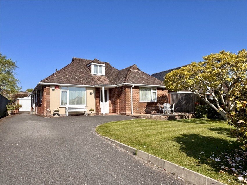 Bungalow in Lymington, England 1 - 18982505