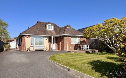 Bungalow in Lymington, England 1