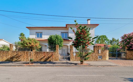 Villa in Azeitao (Sao Lourenco e Sao Simao), Setubal, Portugal 1