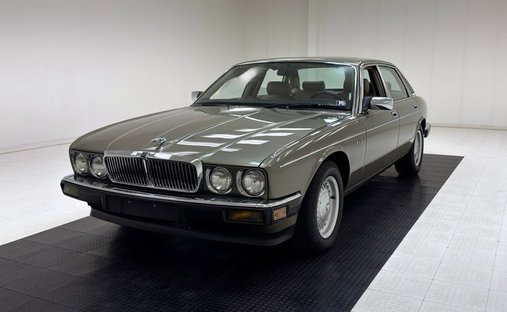 98 355 Miles/3.6L DOHC I6/ZF Automatic/New Strut Bushings/Smooth Luxurious Ride in Morgantown, United States 1