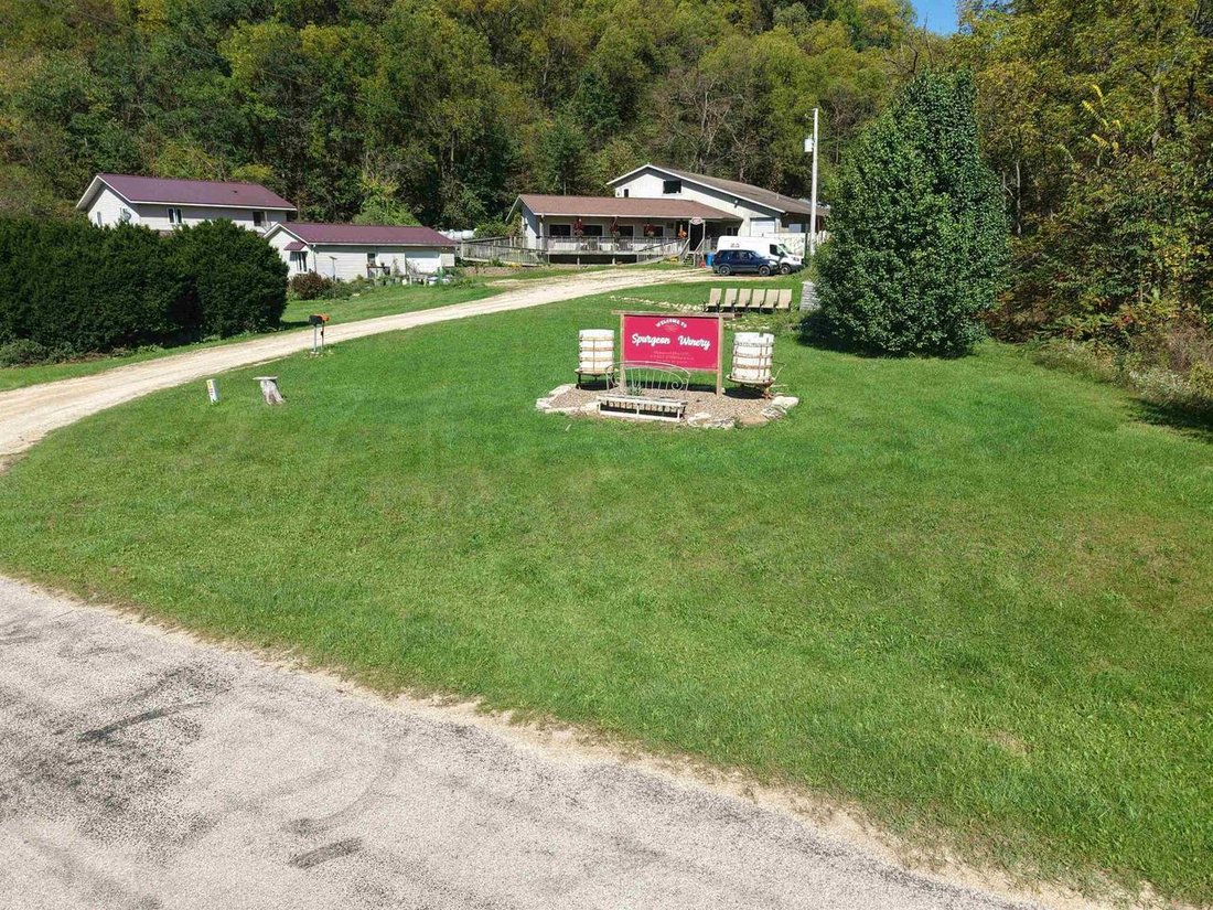 House in Highland, Wisconsin, United States 2 - 18982606
