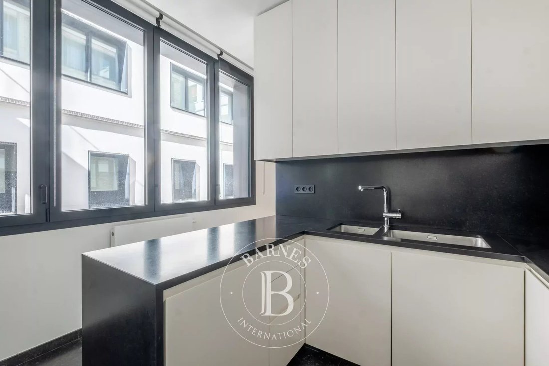 Apartment in Saint Thomas d'Aquin, Paris 7e Arrondissement, Paris 5 - 15098481