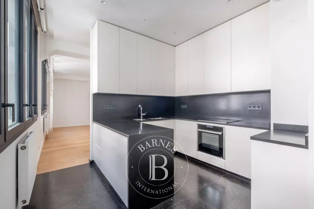 Apartment in Saint Thomas d'Aquin, Paris 7e Arrondissement, Paris 4 - 15098481