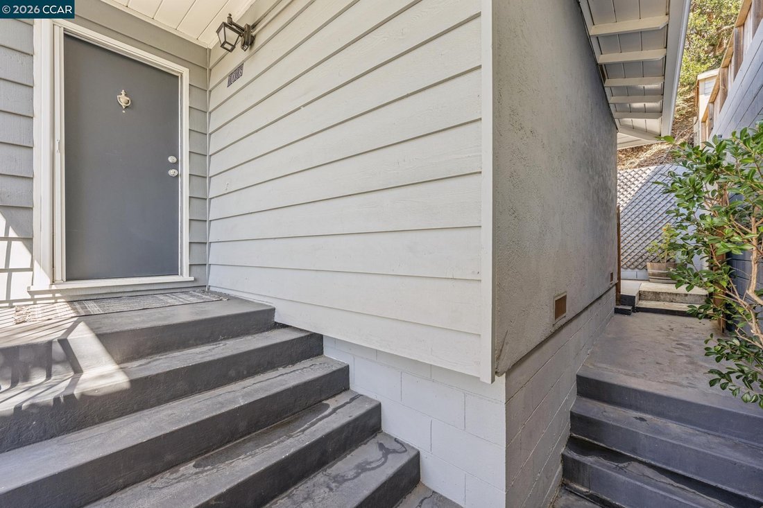House in Oakland, California, United States 4 - 18982763