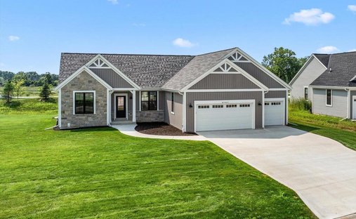 House in Pewaukee, Wisconsin, United States 1