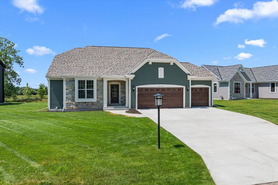 House in Pewaukee, Wisconsin, United States 1 - 18982616