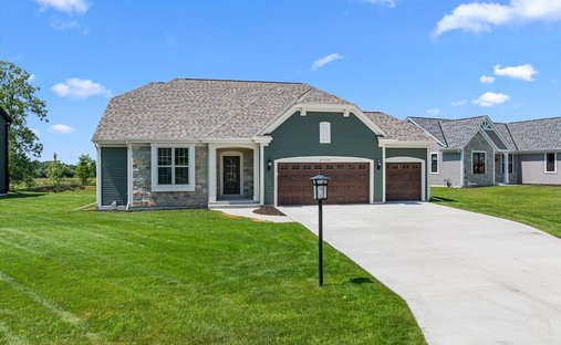 House in Pewaukee, Wisconsin, United States 1