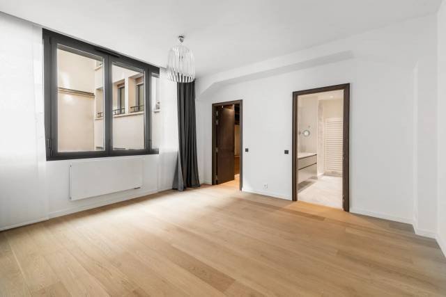 Apartment in Saint Thomas d'Aquin, Paris 7e Arrondissement, Paris 3 - 17839297