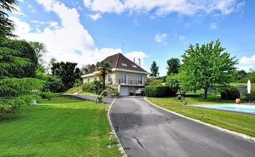 House in Vaux-sur-Seine, Ile-de-France, France 1