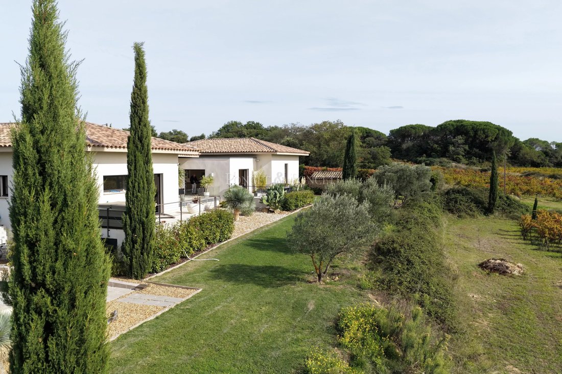 Villa in Centre Ville, Laudun-l'Ardoise, France 2 - 17325096