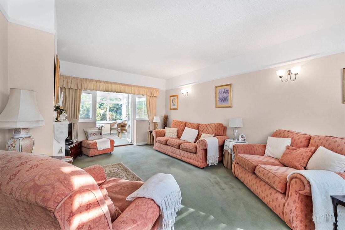 Bungalow in Burgess Hill, England 3 - 18983139