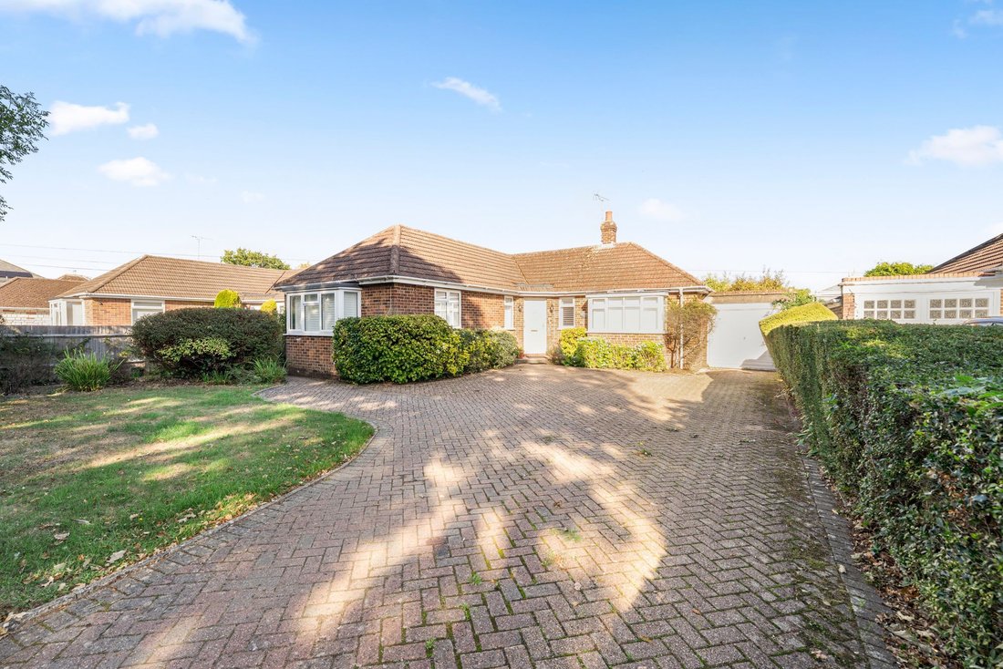 Bungalow in Burgess Hill, England 1 - 18983139