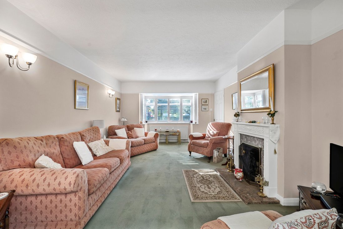 Bungalow in Burgess Hill, England 5 - 18983139