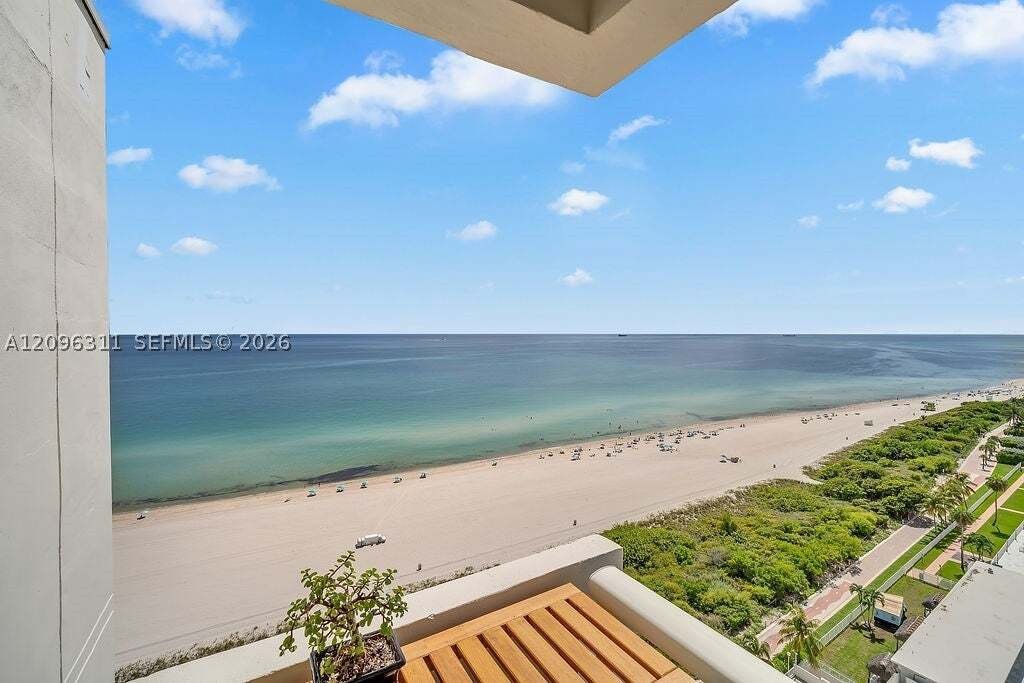 Condo in Miami Beach, Florida, United States 1 - 18983274