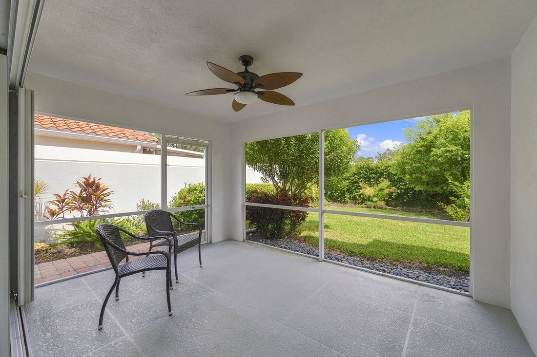 Naples, Florida, United States 2 - 18983601