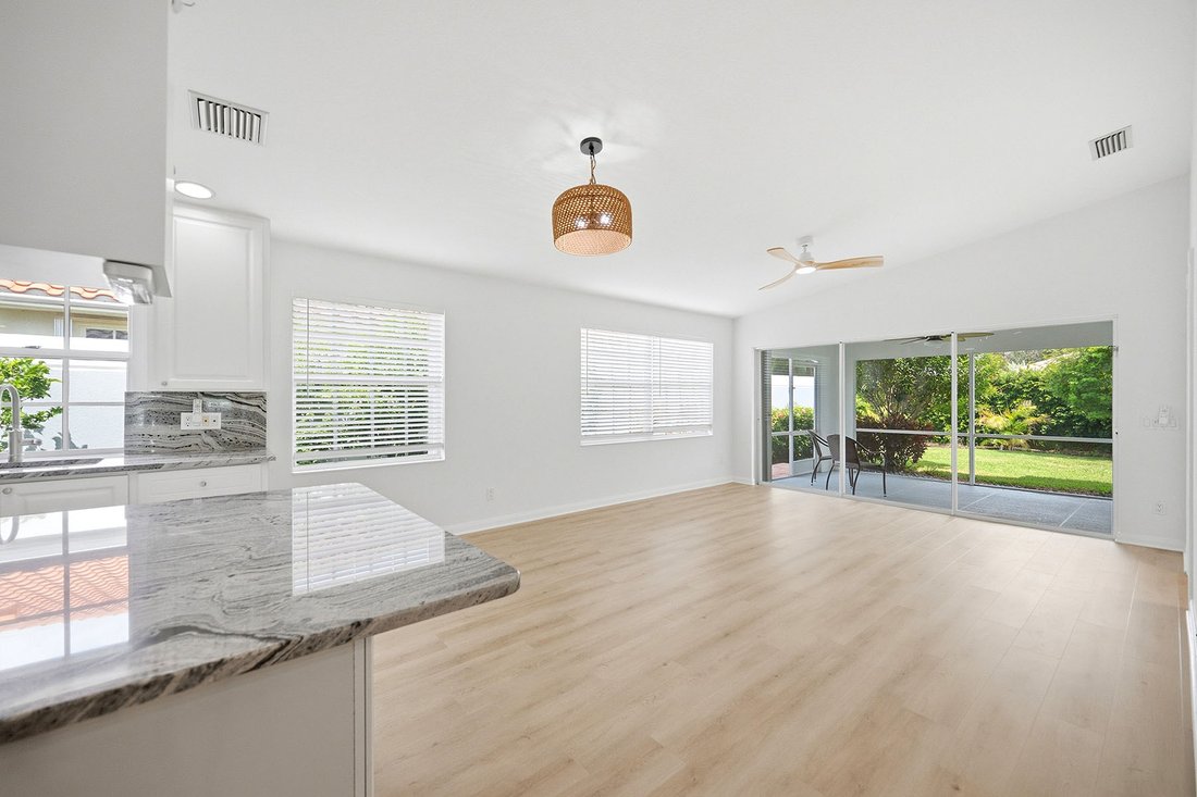 Naples, Florida, United States 5 - 18983601