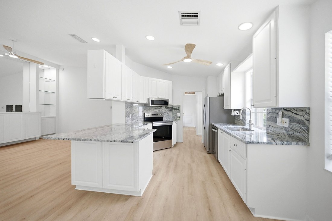 Naples, Florida, United States 3 - 18983601