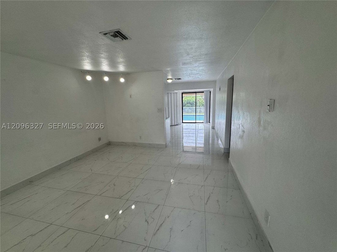 House in Hallandale Beach, Florida, United States 2 - 18983261
