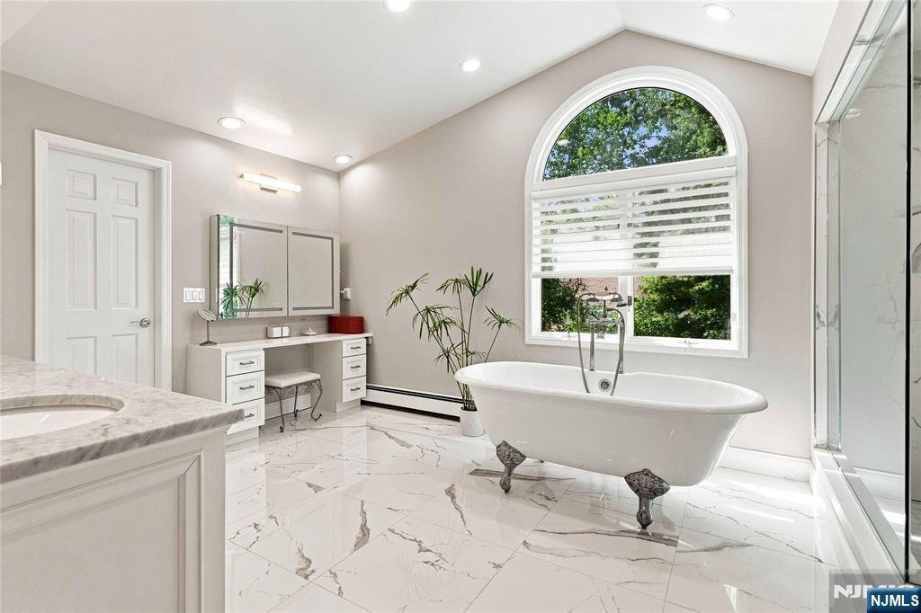 House in Franklin Lakes, New Jersey, United States 3 - 18584726