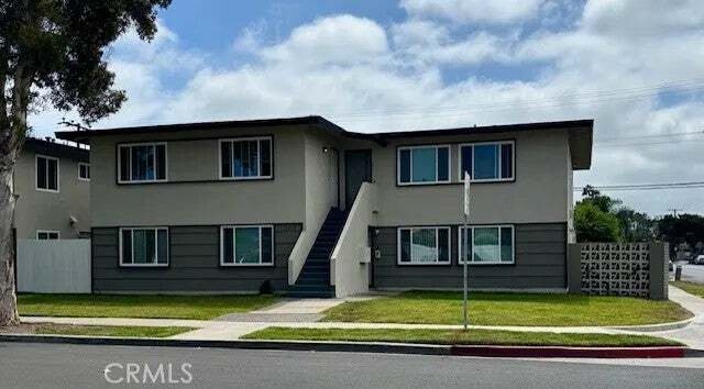 Costa Mesa, California, United States 1 - 18983382