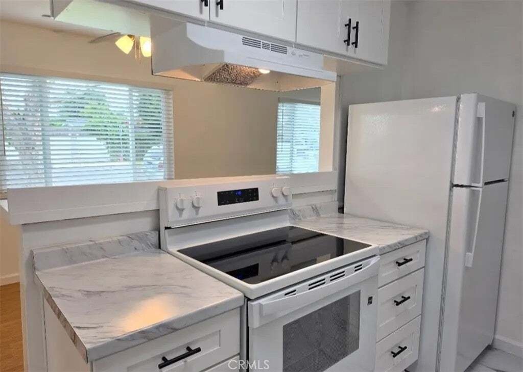 Costa Mesa, California, United States 4 - 18983381