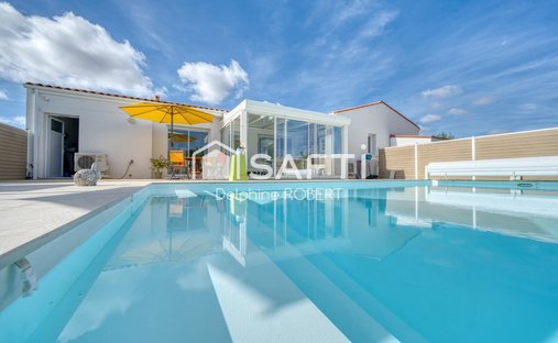 House in Corme-Royal, Nouvelle-Aquitaine, France 1