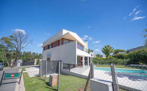 House in Boulogne, Buenos Aires Province, Argentina 1
