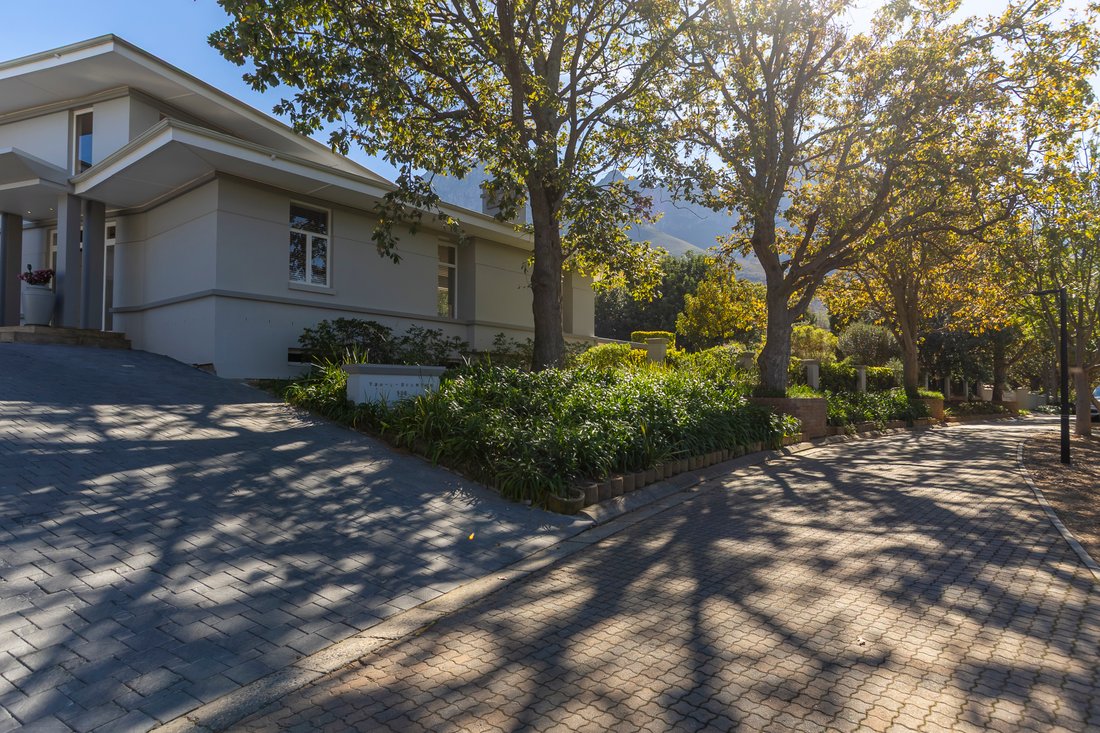 House in Erinvale Golf Estate, Helderberg, Cape Town 1 - 18983967