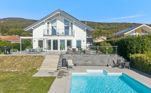 House in Givrins, Vaud, Switzerland 1