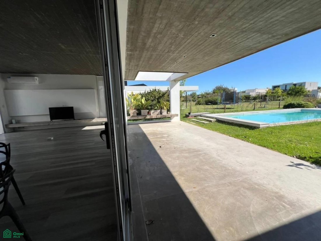 House in Melchor Romero, Buenos Aires Province, Argentina 1 - 17446262