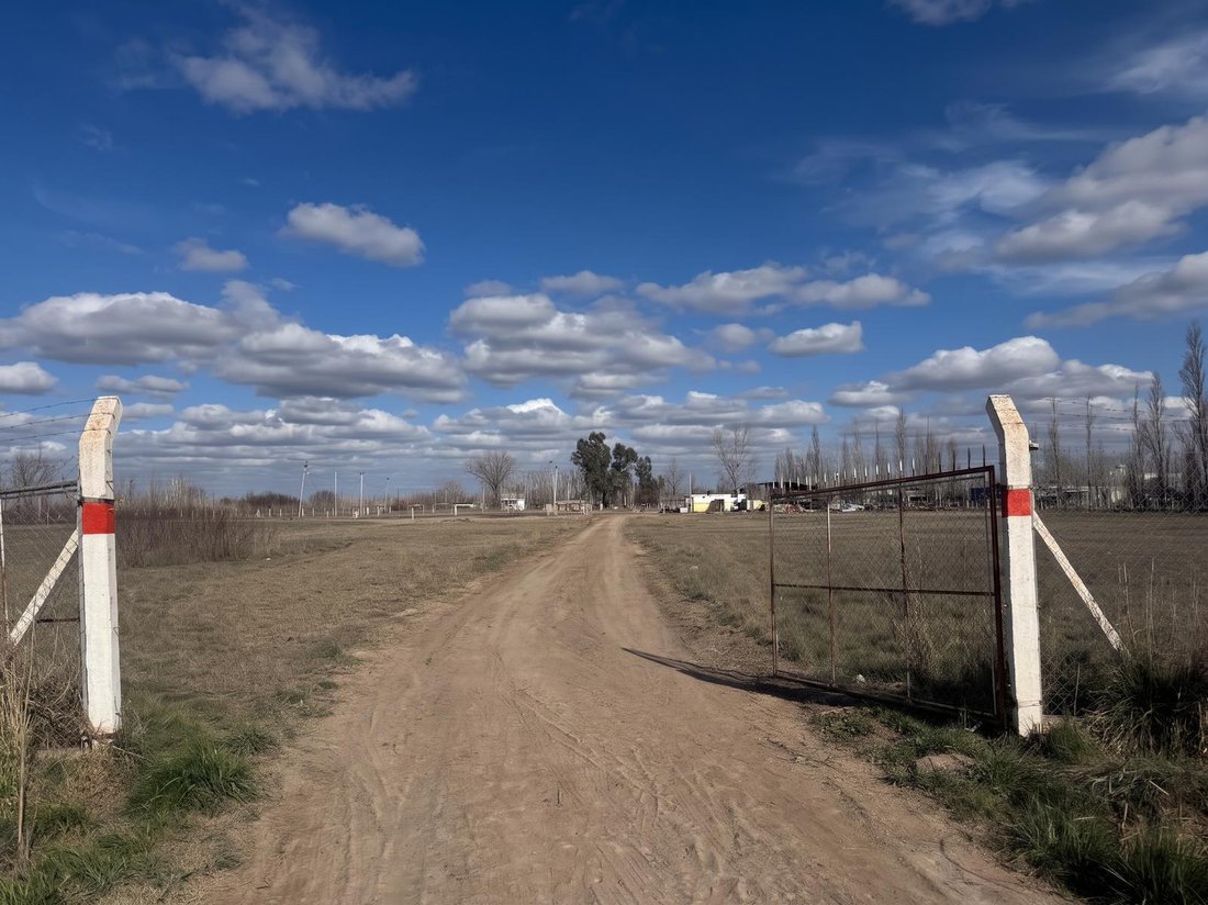 Land in Cipolletti, Río Negro, Argentina 1 - 18984039