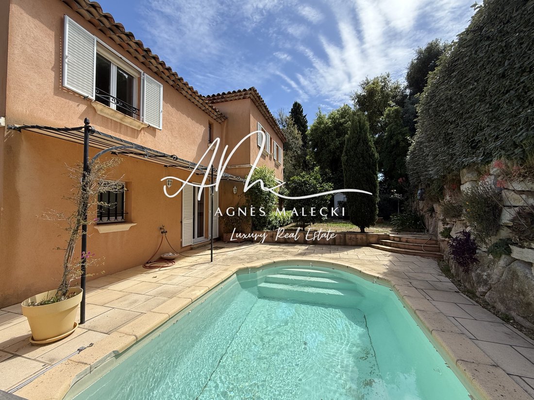 Villa in Nord, Cavalaire-sur-Mer, France 3 - 17828919