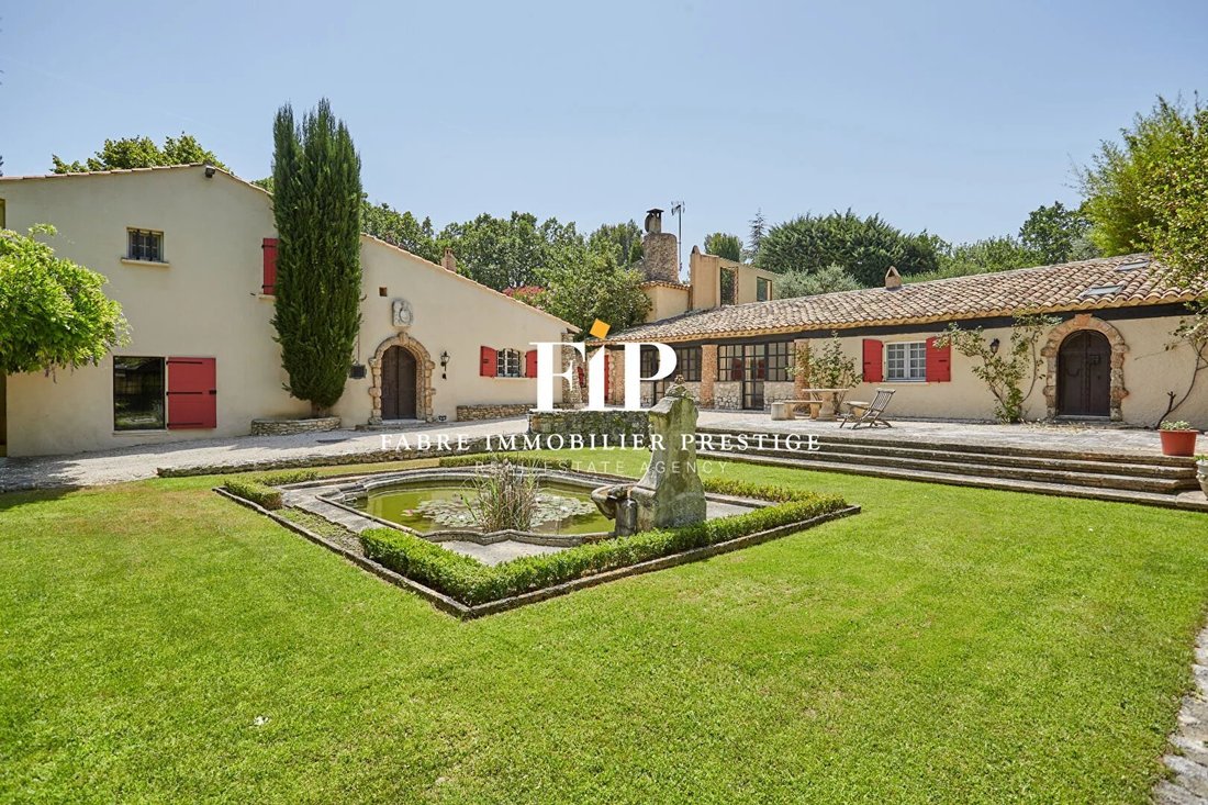 Estate in Est-Repentance-Les Trois Bons Dieux, Aix-en-Provence, France 4 - 18984948