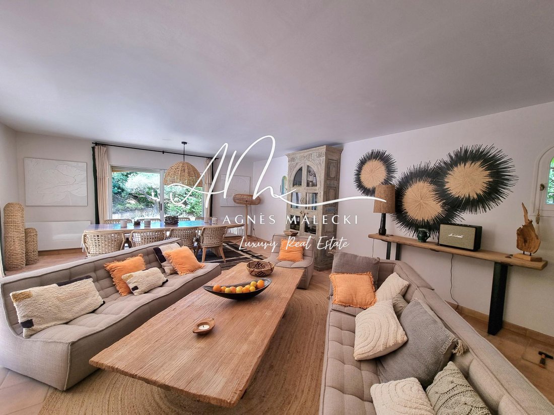 Estate in La Croix-Valmer, Provence-Alpes-Côte d'Azur, France 1 - 18148470