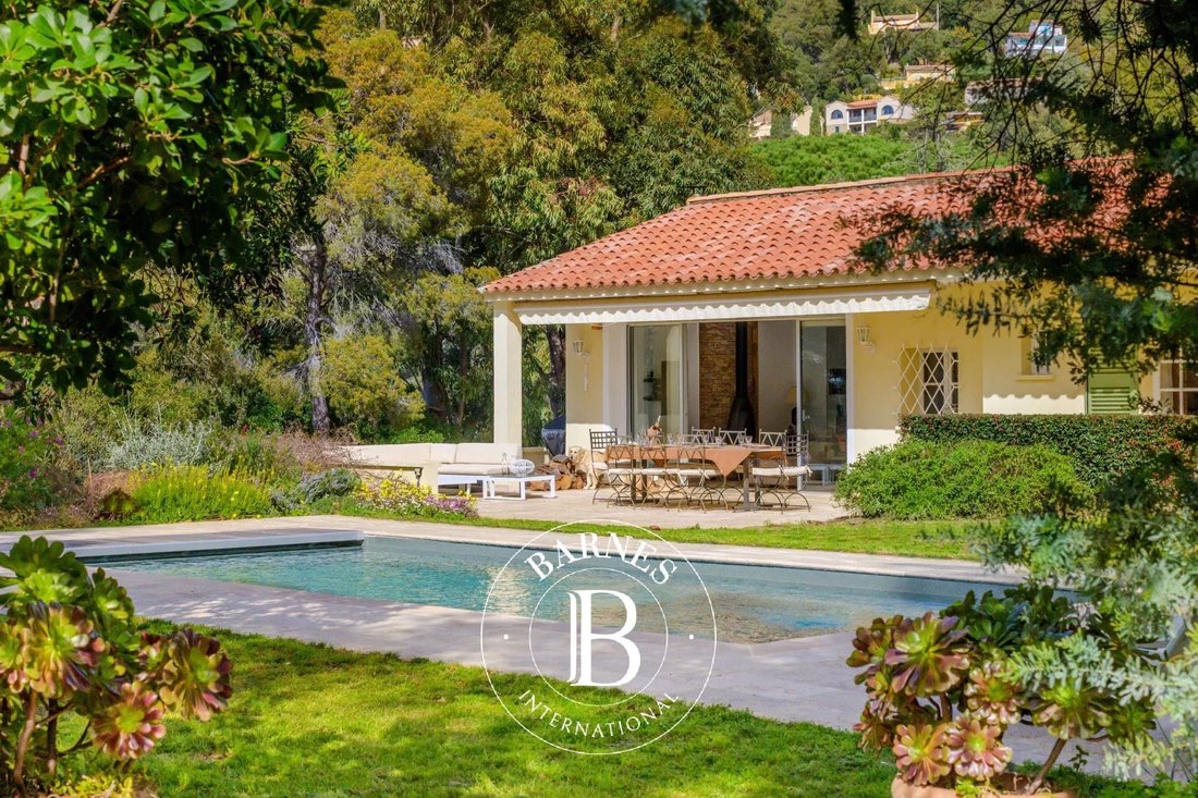 Villa in Rayol-Canadel-sur-Mer, Provence-Alpes-Côte d'Azur, France 3 - 18984930