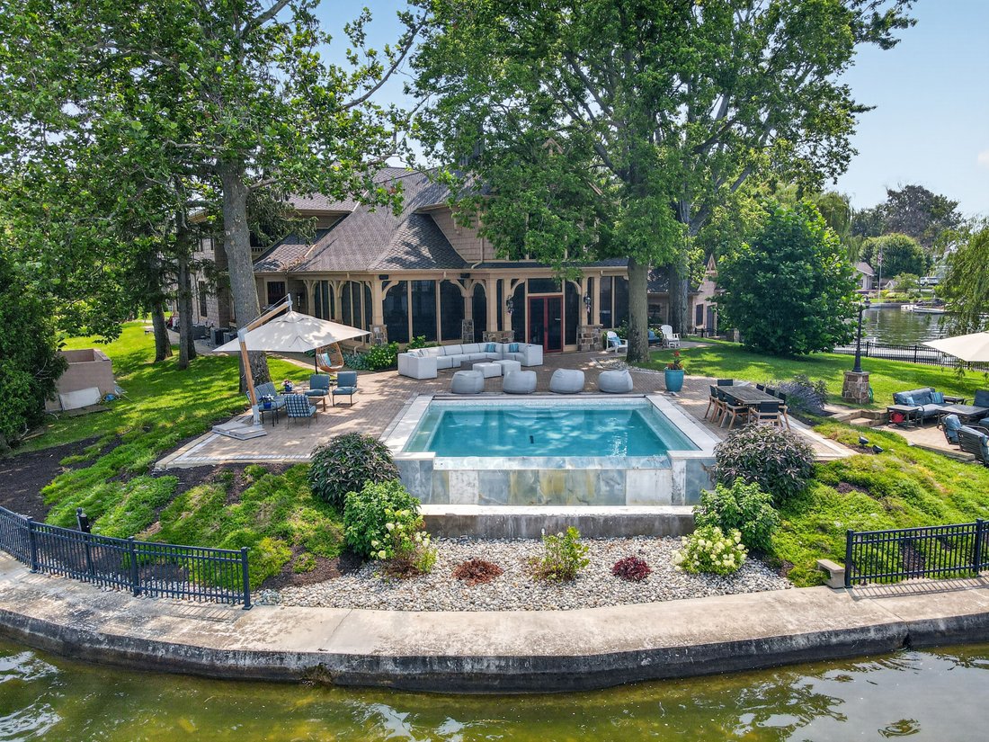 House in Syracuse, Indiana, United States 4 - 18984066