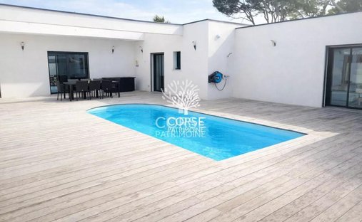 House in Bonifacio / Bunifaziu, Corsica, France 1