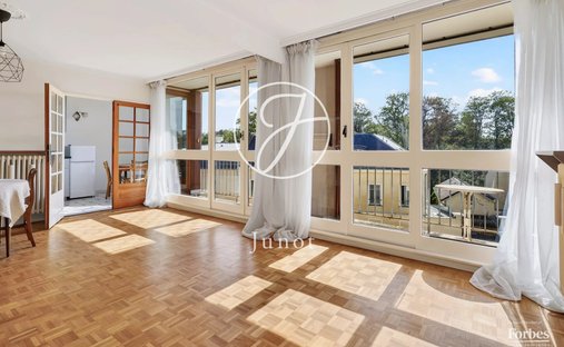 Apartment in Montreuil, Versailles, France 1
