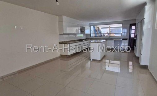 House in Naucalpan de Juárez, State of Mexico, Mexico 1