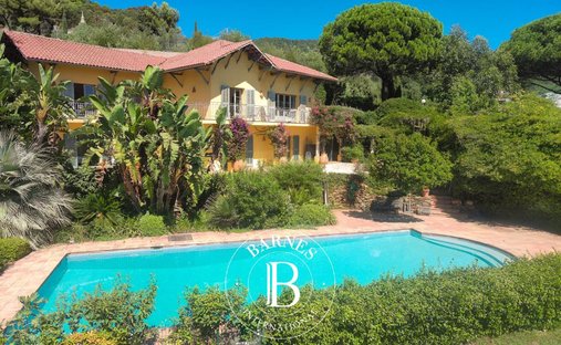 Estate in Rayol-Canadel-sur-Mer, Provence-Alpes-Côte d'Azur, France 1