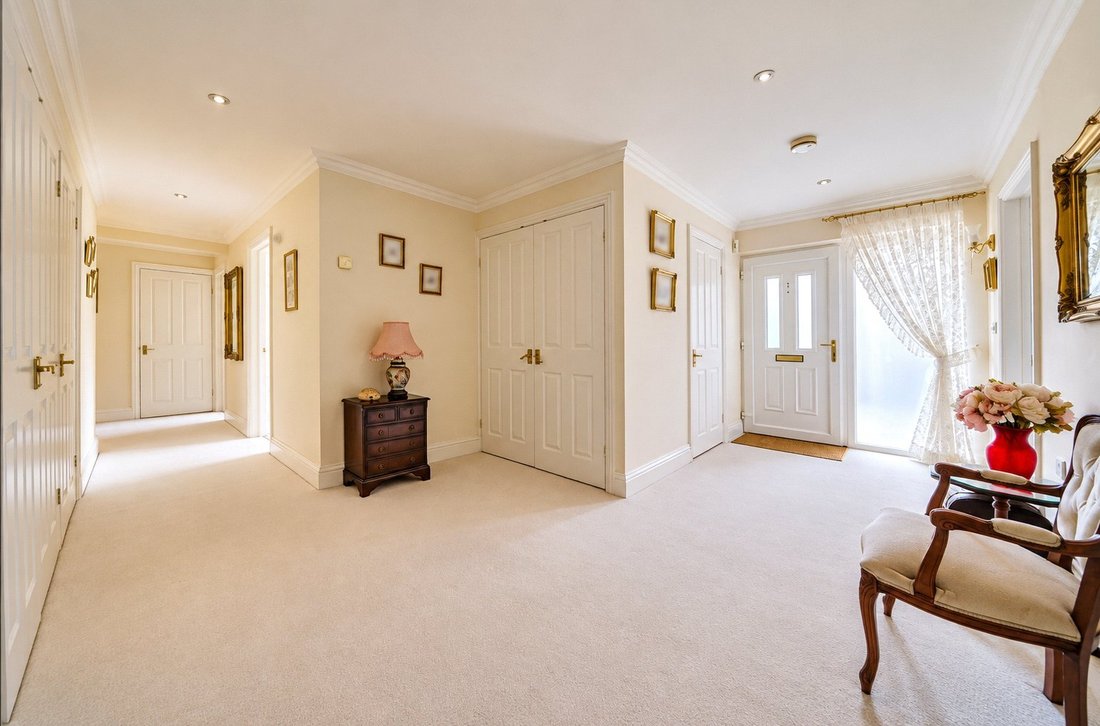 Bungalow in Headley Down, England 2 - 18985188