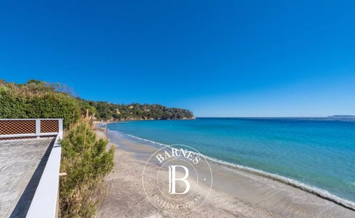 Estate in Rayol-Canadel-sur-Mer, Provence-Alpes-Côte d'Azur, France 1